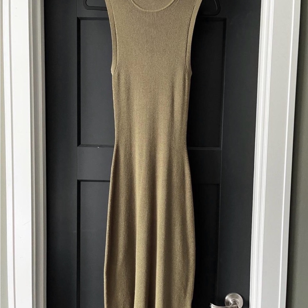 Elegant Sleeveless Olive Green Dress